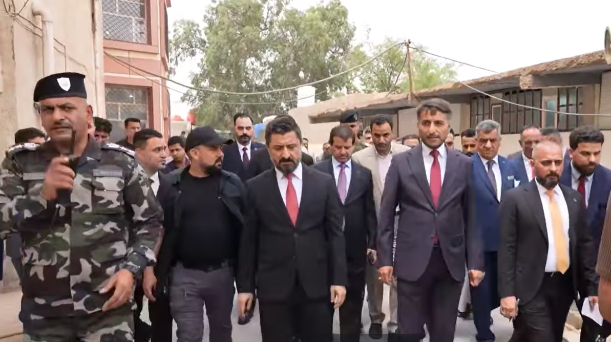 وزير العدل يوجه بتطوير الورش التأهيلية وتحسين الخدمات في سجن النجف